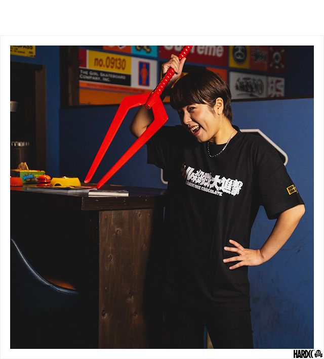 デスマッチ大阪・最強の女(殺戮新地ホワイト) - ホラーにプロレス！カンフーにカルト映画！アパレル界の悪童 ハードコアチョコレート 公式通販（オンラインショップ） [ハードコアチョコレート] OSKA!!殺戮新地フルジップパーカ(20分16Kブラック)